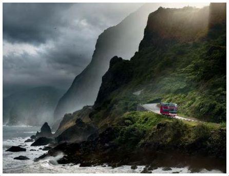 podróż autokarem w ładnej okolicy